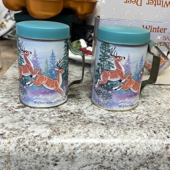 vintage salt and pepper shakers - Picture 3 of 3